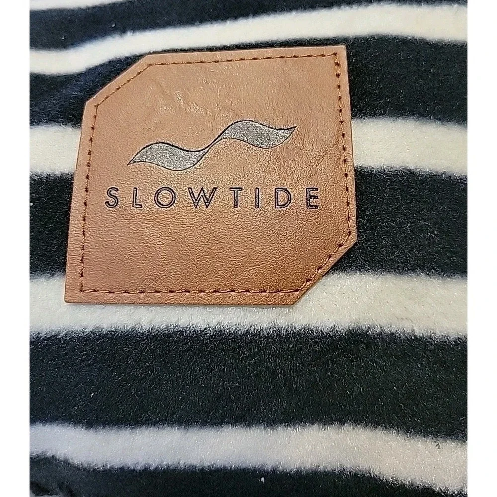 100% Recycled Materials Slowtide Fleece Blanket Black White Aztec 50x66 NWT